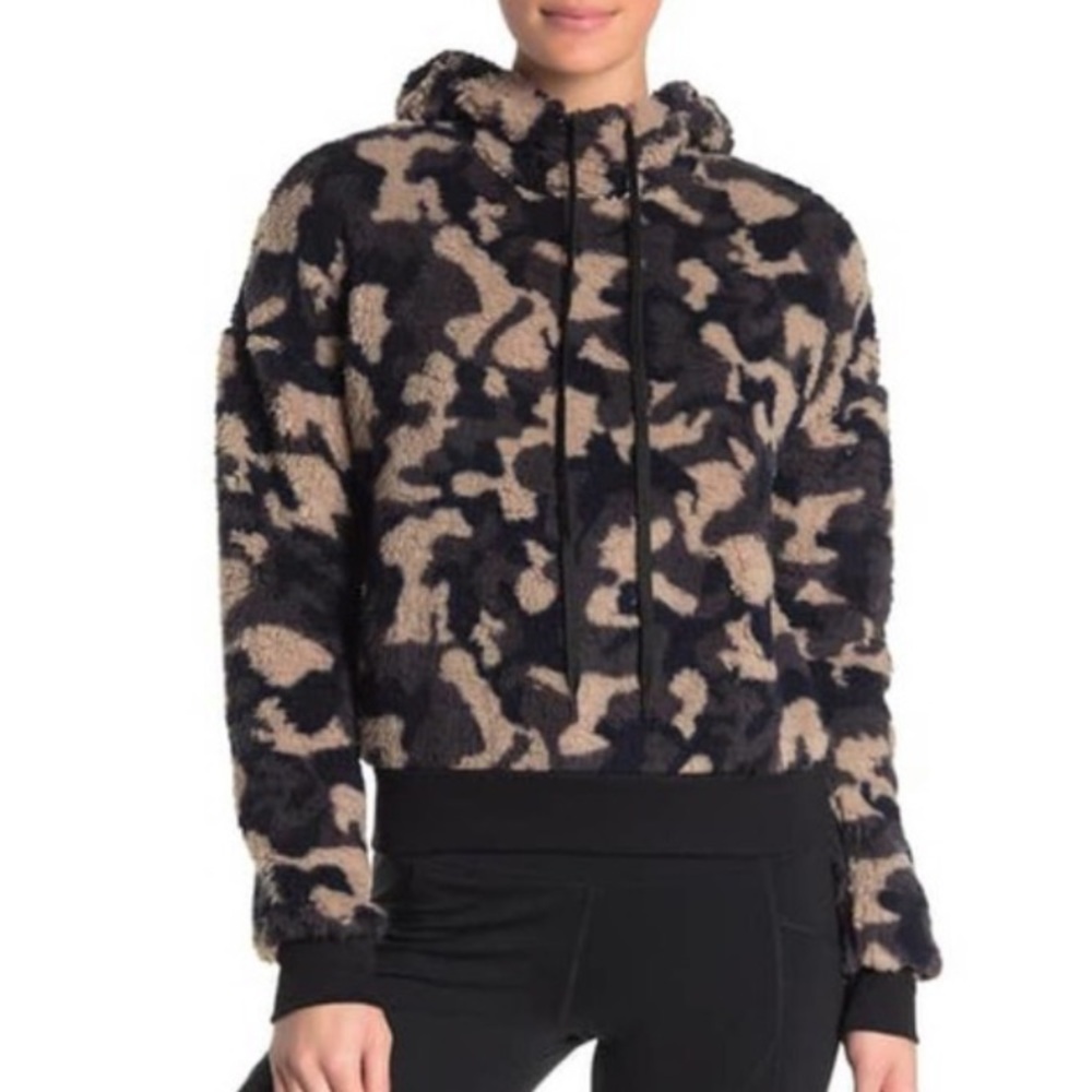 New Z by Zella Camo Sherpa hoodie size Medium